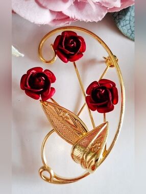 Vintage 80s Elegant 3 Rose Brooch/Pin